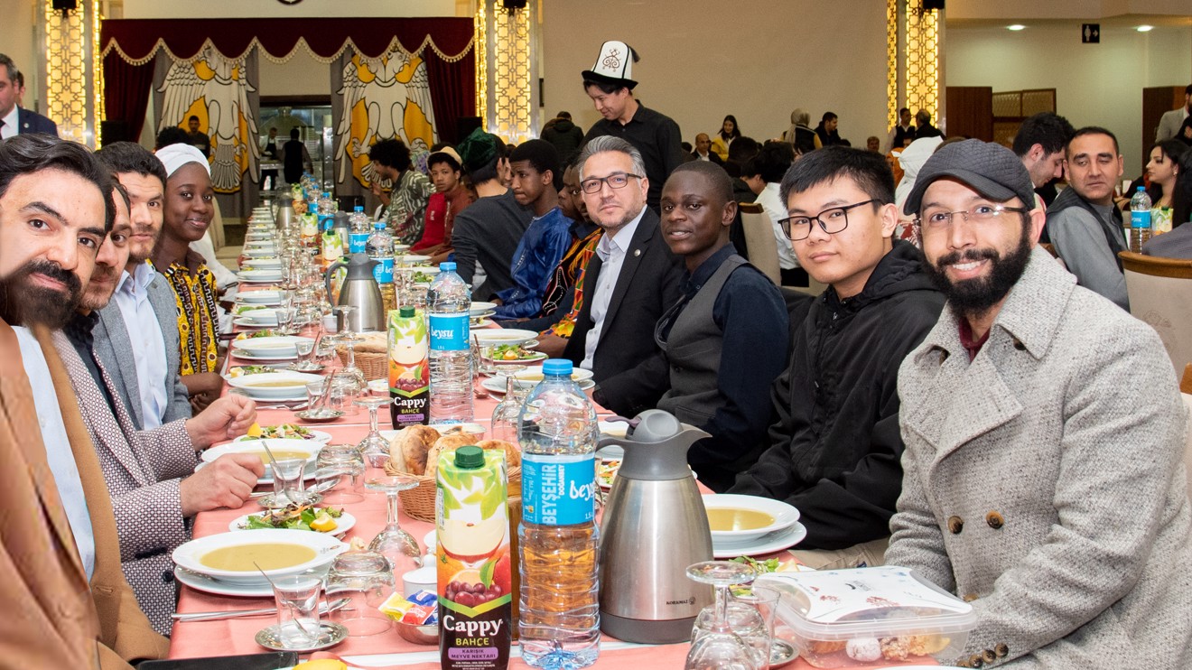 Rektör Aksoy, TÖMER öğrencileriyle iftar programında buluştu